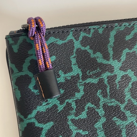 Coach Disney X Wavy Animal Print Green Black With Thumper Large Zippered Sleeve - Picture 3 of 7